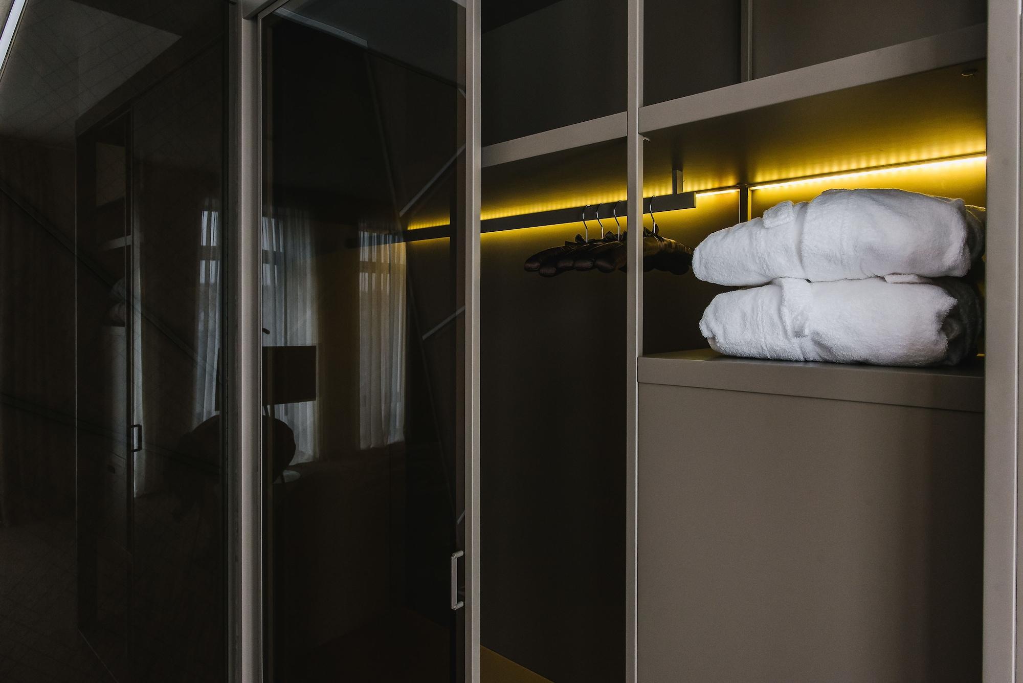Noble Boutique Hotel Lutsk Eksteriør bilde