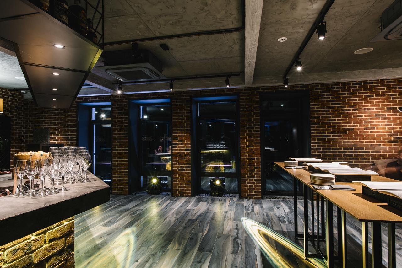 Noble Boutique Hotel Lutsk Eksteriør bilde