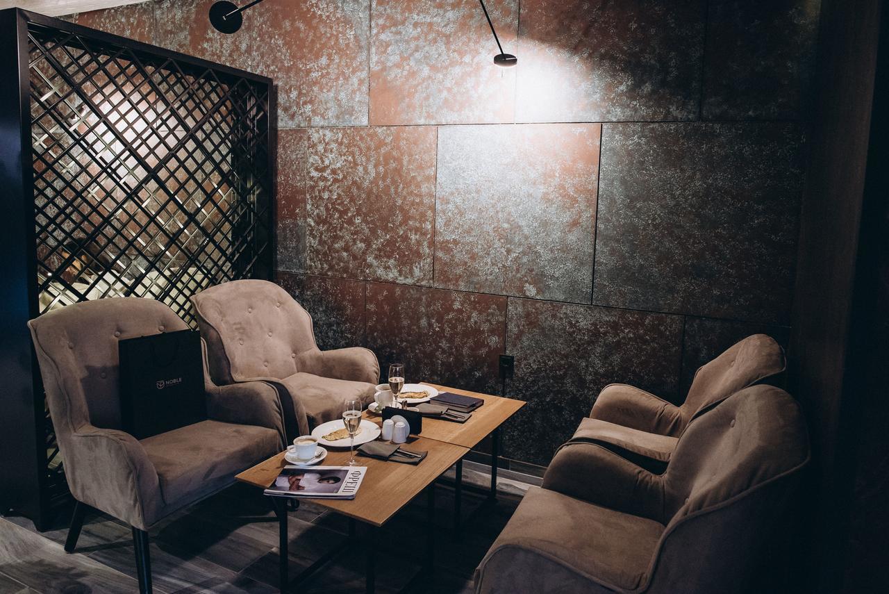 Noble Boutique Hotel Lutsk Eksteriør bilde